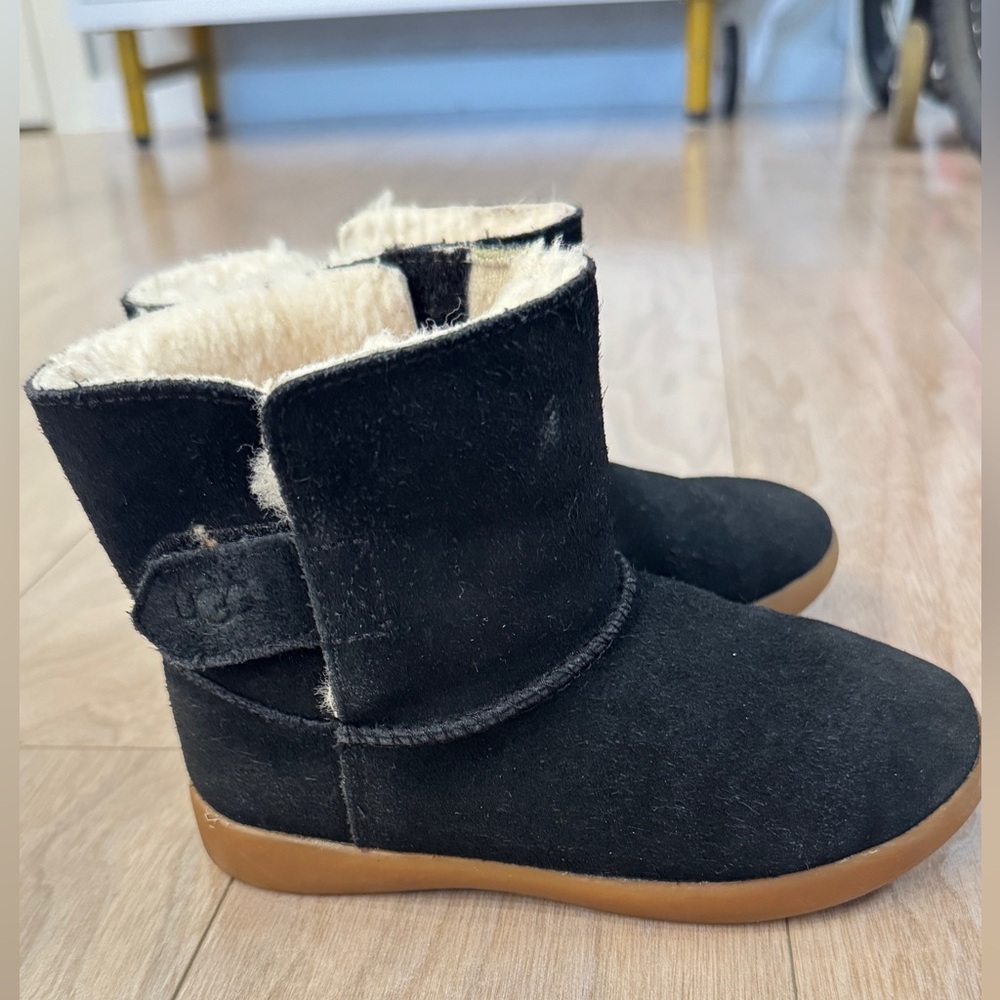 UGG Black Suede Keelan Boots with Tan Sole sz 10 toddler